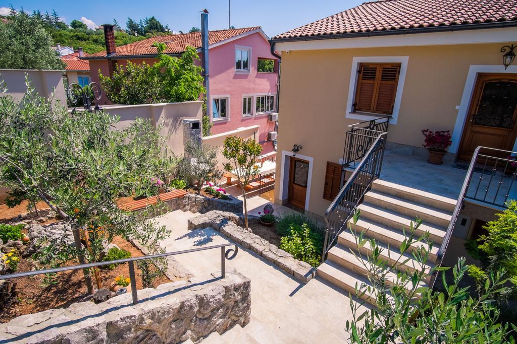 Apartments Iva Krk Town Exterior photo